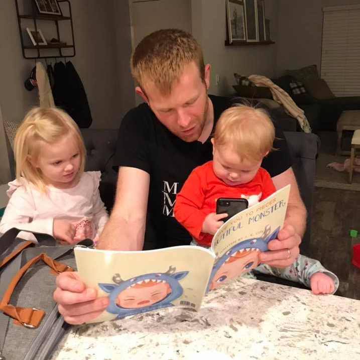 dad reading to kids, best dad ever